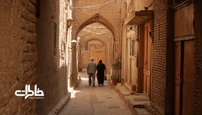 کوچه آشتی‌کنان با دو نفر که در فضایی روشن و آرام برای پایان کدورت نزدیک می‌شوند.مجله خاطرات