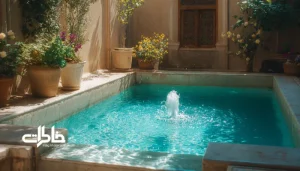 الهام از حوض در گوشه آبی آپارتمان مدرن. مجله خاطرات
