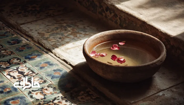 کاسه آب ایرانی برای بدرقه مسافر؛ نماد امید و بازگشت.آیین بدرقه در شعر