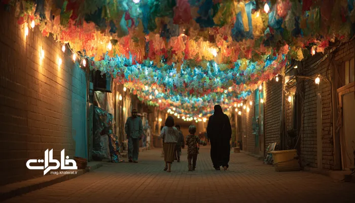 ریسه‌های کم‌مصرف و دکور بازیافتی در کوچه. نذر و چراغانی