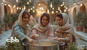 سه زن ایرانی شاد در حیاط روشن و مدرن در حال هم زدن دیگ نذری بزرگ در میان نور غروب و گلدان‌های سبز. نذر و چراغانی