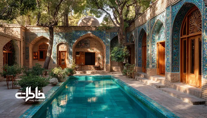 حوض خانه‌های قدیمی با کاشی فیروزه‌ای در حیاط مرکزی.حوض خانه‌های قدیمی.