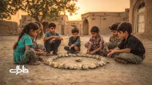 کودکان ایرانی در حال بازی فنگ با دایره‌ای از سنگ‌ها و سکه در مرکز؛ بازی سنتی تمرکزی با سنگ و سکه در فضای حیاط