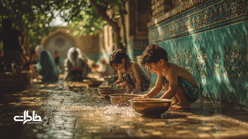 تصویر آیینی تیرگان در حیاط ایرانی با آب‌بازی کم‌مصرف، کودکان با دستبند «تیر و باد»، کاسه‌های مسی و حس نوستالژی و خاطرات جمعی