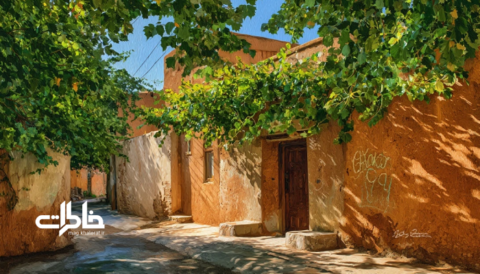 کوچه‌ای تابستانی با دیوارهای کاه‌گلی روشن، سایه‌روشن برگ‌ها روی دیوار، رد انگشت کودکان و حس خنکای خاک در ظهر تابستان؛ تصویر زنده و پویا از محله‌های قدیم. مجله خاطرات