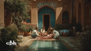 آیین شست‌وشوی فرش در حوض حیاط قدیمی با همکاری خانوادگی؛ کف صابون، نور آفتاب و نقش‌های قالی در فضایی نوستالژیک.مجله خاطرات