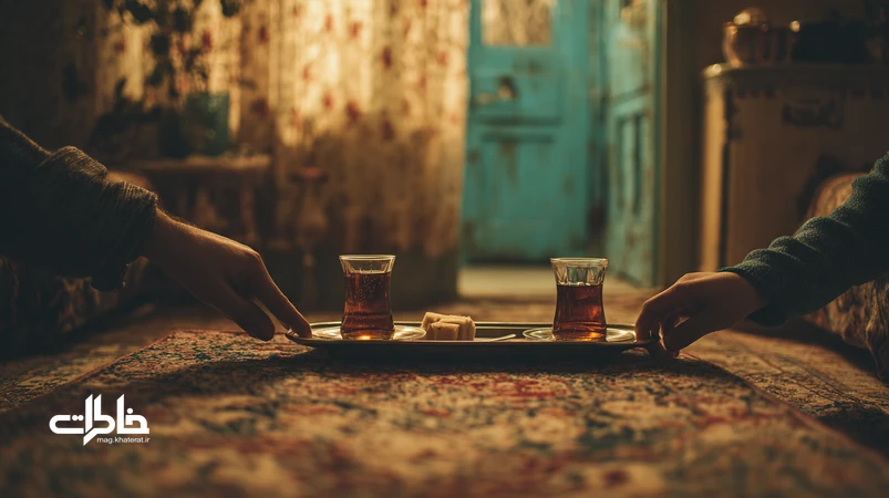 صحنهٔ آشتی ایرانی با دو استکان چای و یک حبه قند؛ نمادی از آشتی و شفای عاطفی در فضای خانه
