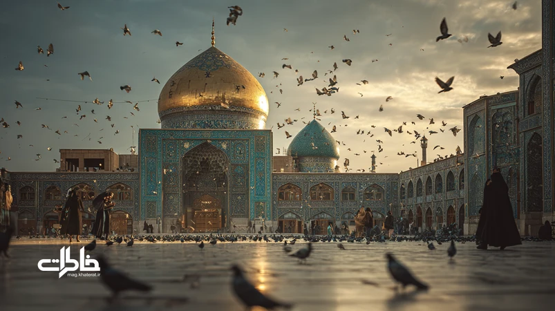 کبوترهای حرم در آسمان صحن زیارتی با گنبد طلایی و کاشی‌های فیروزه‌ای، نماد صلح و ایمان در خاطرات زائران ایرانی