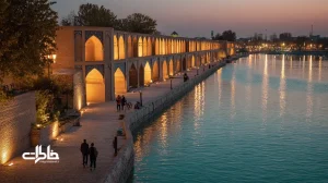 پیاده‌روی عصر پل‌ها در ایران؛ تلفیق معماری تاریخی سی‌وسه‌پل و خواجو با حال‌وهوای معاصر پل طبیعت در نور غروب، بازتاب‌ها و آرامش شهری