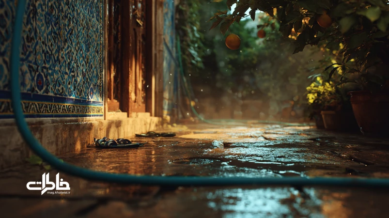 حیاط ایرانی خیس بعد از باران با بوی خاک نمخورده و شلنگ آب روی آسفالت داغ؛ حس پاکی، شروع دوباره و نوستالژی.مجله خاطرات
