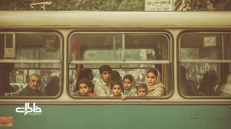 تصویر نوستالژیک از اتوبوس دوطبقه تهران از نمای طبقه دوم، با نگاه کودکان به خیابان و چنارها؛ روایتی از خاطرات شهری تهران.