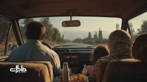 سفر جاده‌ای خانوادگی با ماشین پدر در ایران، ضبط کاست قدیمی و خانواده‌ای که همراه ترانه‌ها هم‌خوانی می‌کنند در جاده‌های دوطرفه قدیمی