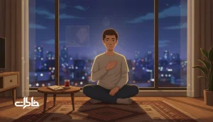 فردی در خانه ایرانی در شب کنار پنجره با حس سنگینی سینه؛ تصویر مرتبط با دلتنگی بی‌دلیل و پیوند حافظه و بدن