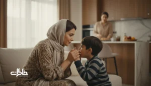 خاله رازدار در کنار کودک در فضای خانه ایرانی، نماد اعتماد و رازداری در خانواده و اتحاد عاطفی علیه مامان
