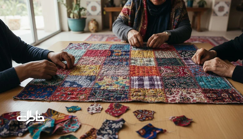 دست‌های ایرانی در حال دوخت چهل‌تکه و لحاف‌دوزی؛ تکه‌پارچه‌های رنگی به‌عنوان آرشیو بصری زندگی خانگی و گرمای عاطفی خانه