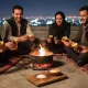 دورهمی روی پشت بام با آتش و سیب زمینی تنوری، نمک و کره؛ روایت مزه دود و رفاقت