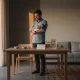 تصویر سینمایی از خانه ایرانی و نوزاد؛ نمادی از انتخاب یک اسم پسرانه خاص و کمیاب و خاطره‌سازی خانوادگی