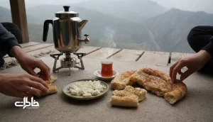 صبحانه کوهستانی با پنیر تازه و نان سنگک کنار چای داغ و سماور در طبیعت ایران