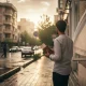 تصویر روایی از اسم وصال با حال و هوای حضور بی‌هیاهو و خاطره‌سازی عاشقانه در یک خیابان بارانی تهران